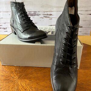 Frye Carson Black Laceup Shoe